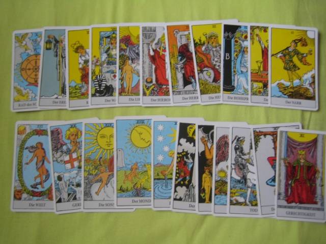 tarot cards kl.JPG