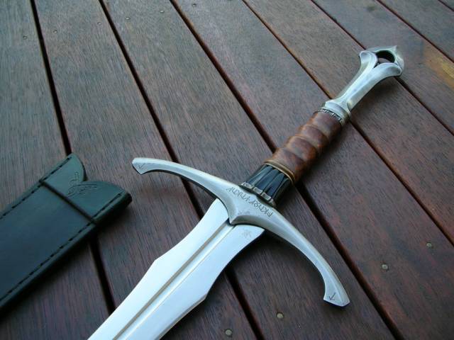 Draug_Carak_an_Odin_blade_by_Wolfie_83.jpg