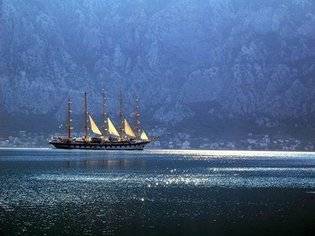 rsz_an-ancient-vessel-entering-the-bay-of-kotor.jpg